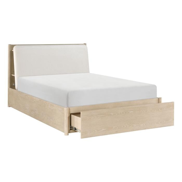 1313N-1-Bedroom (3) Queen Platform Bed with Footboard Storage